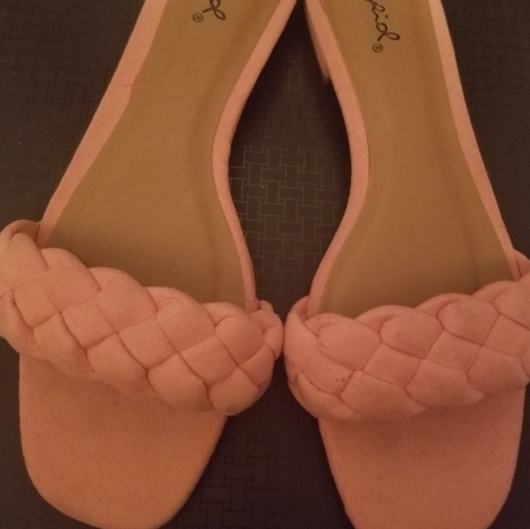 Peach summer slides - Picture 4 of 4